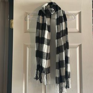 Black and white plaid scarf